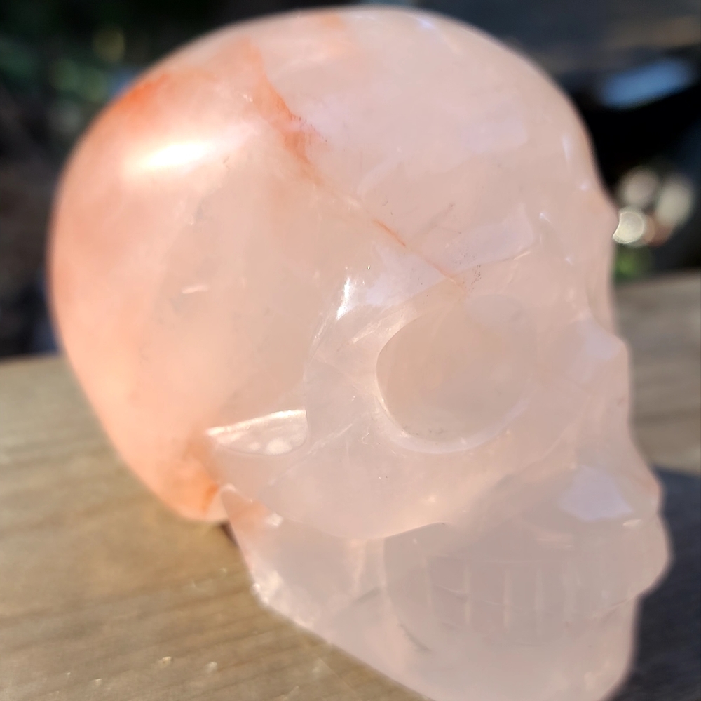 Pink Quartz with red inclusions handcarved skull ๐ - Picture 4 of 12